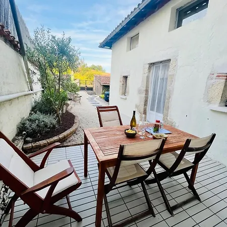 94 Cote Chai - Maison En Pierre Avec Jardin Clos